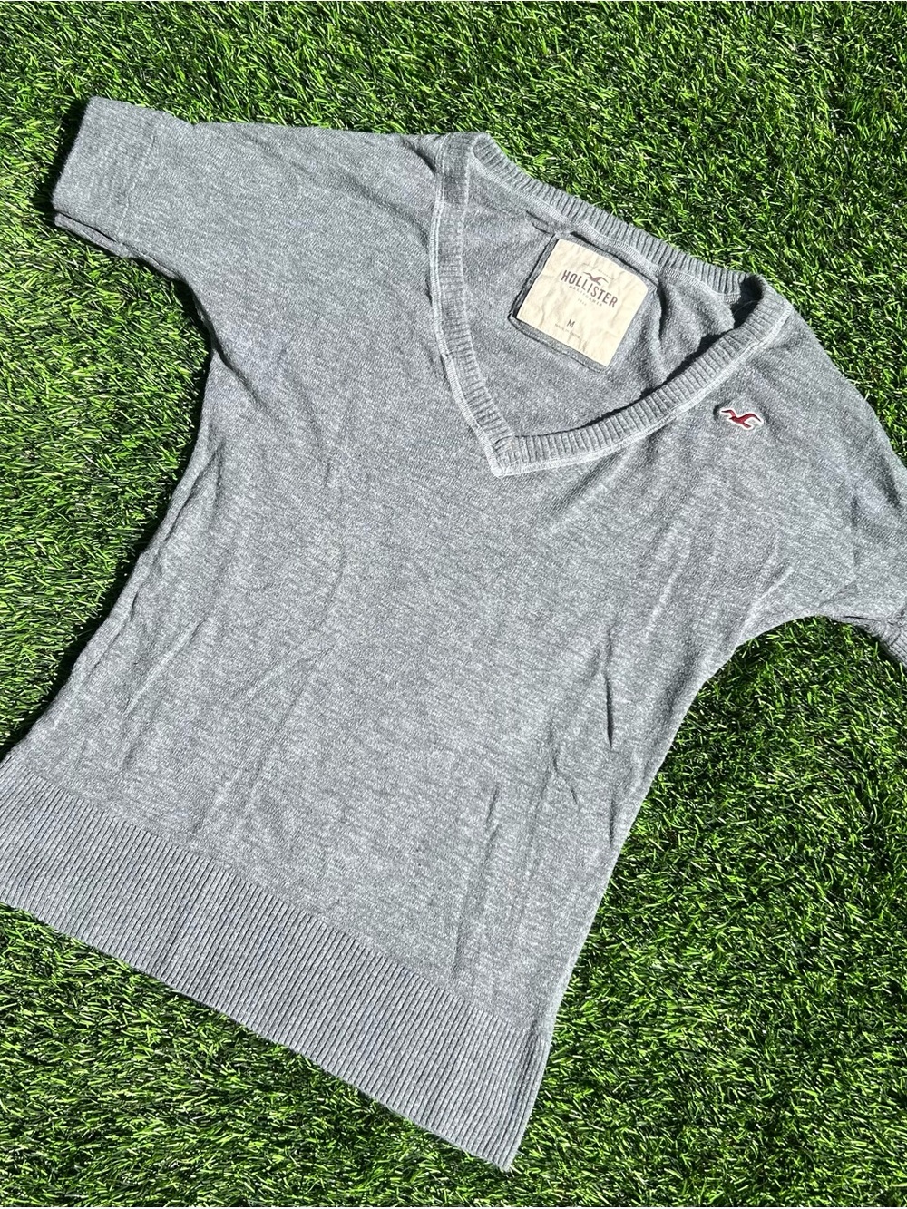 Hollister Women's Gray V-Neck Short Sleeve Sweater Top
